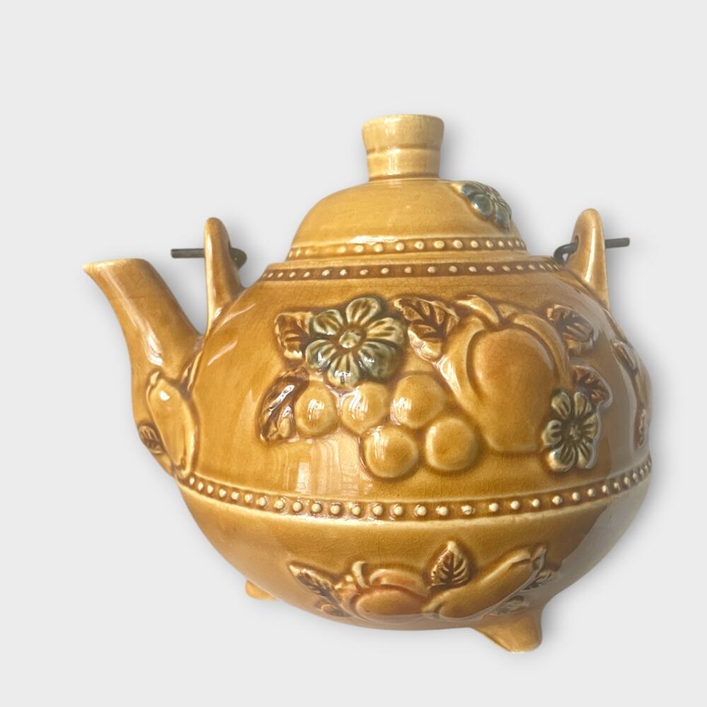 Vintage MCM footed teapot | 1950s/1960s | EUC